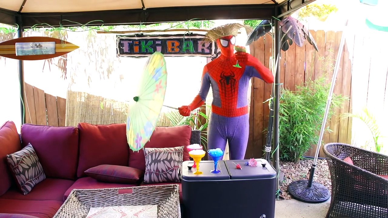 FROZEN ELSA IN JAIL vs Blue Spiderman Genie Vs Harley Quinn & Joker vs Pink Spidergirl and Ariel