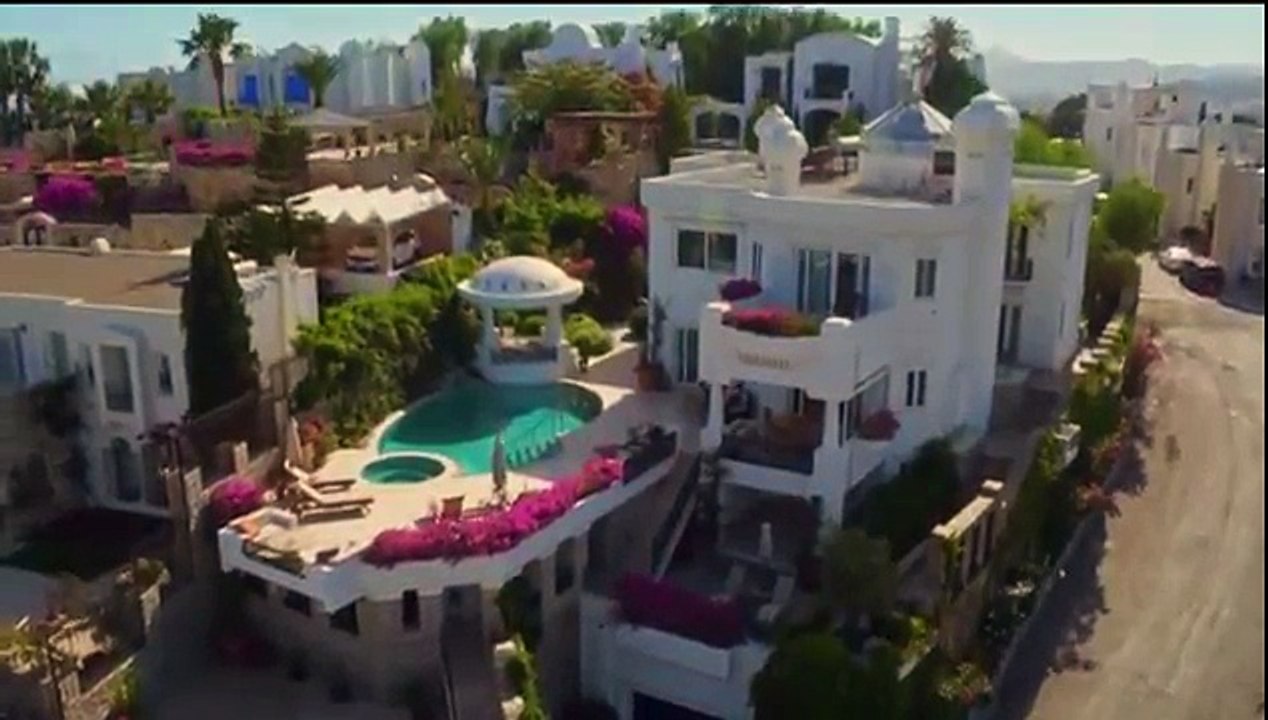 Bodrum Masalı 7.Bölüm alara vücuduna bakıyor 2 kilo vermesi lazım