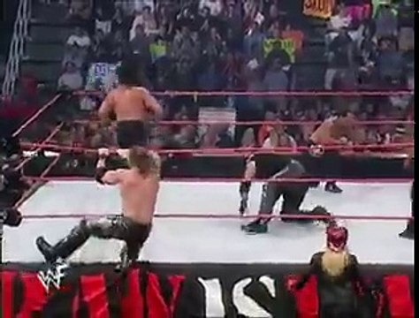 Trish Stratus Distracts JBL During The Match (2) (2)