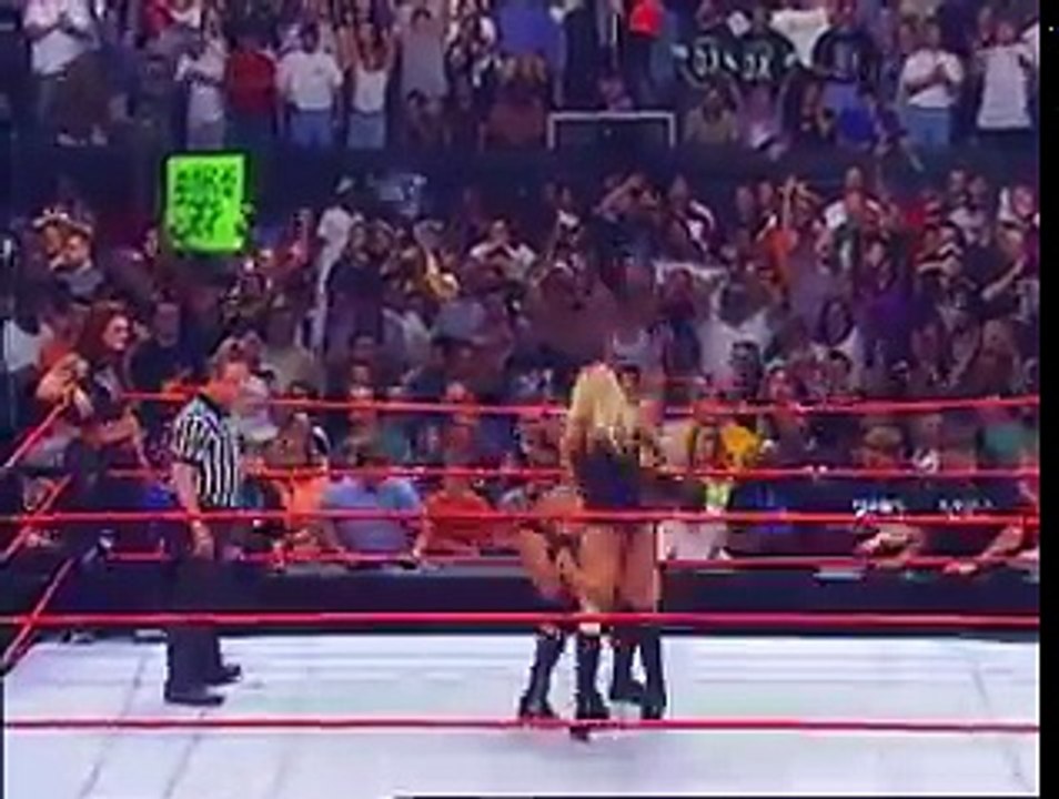 Trish Stratus Offers An Apology to Triple H (2) (2)