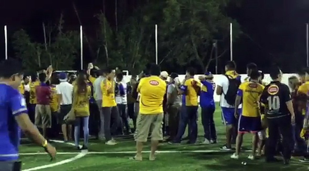 Incomparables haciendo fila para tomarse la foto con el "Divino" Gaitan
