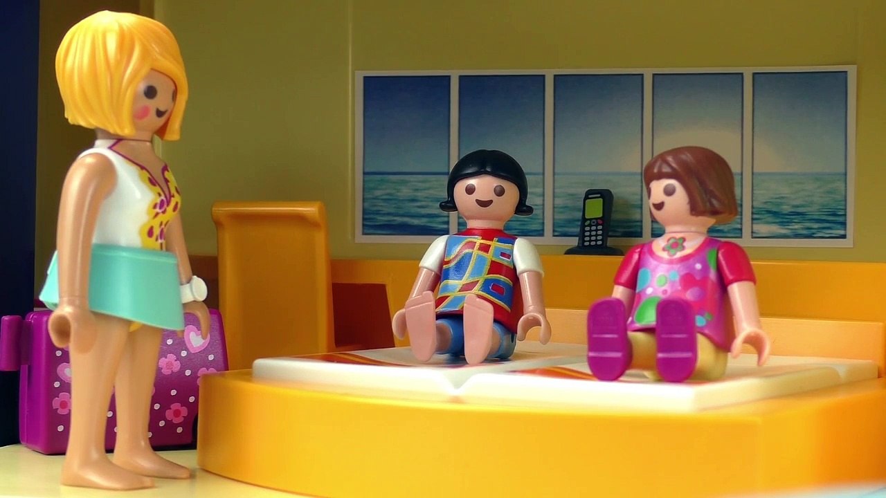 Playmobil Cruiseschip maakt Lena en Chrissi zeeziek | KOTS-ALARM aan dek | Film Nederlands