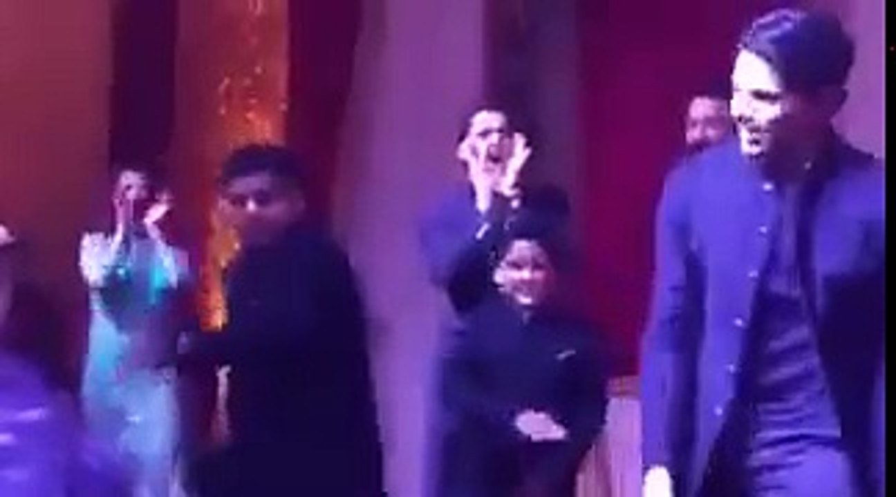 Sidharth Malhotra Dance Kargayi Chull On His Cousin's Wedding
