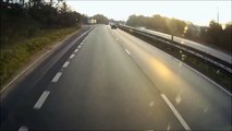 Ce Camionneur en excès de vitesse va provoquer un terrible accident.