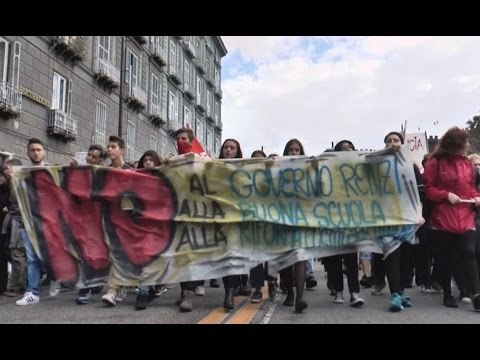 Napoli - Studenti in piazza contro la Buona Scuola (07.10.16)