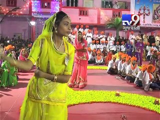 Men & Women perform 'Talwar Raas' on Navratra , Narmada - Tv9 Gujarati