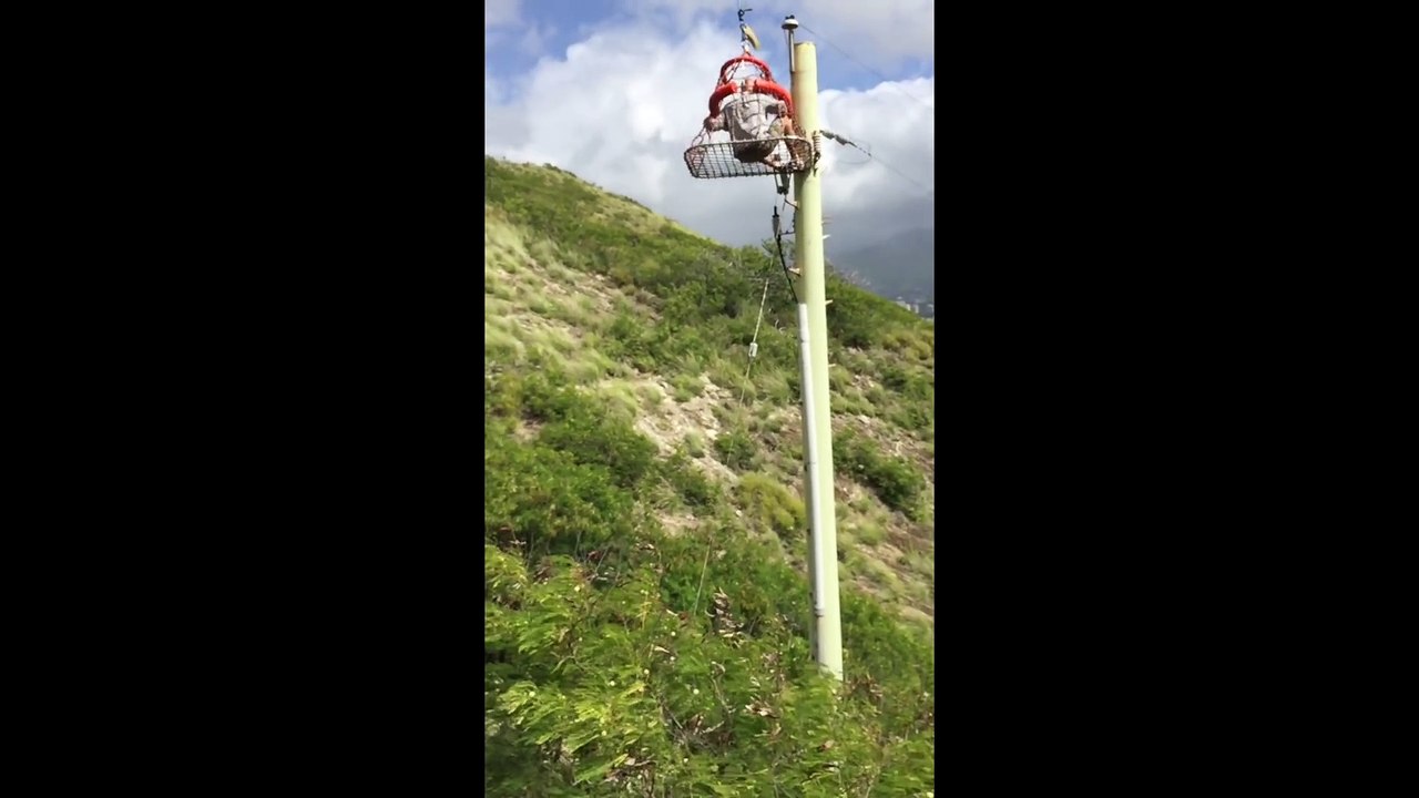 FAIL lors d'un sauvetage par hélicoptère le pompier tombe de la nacelle !