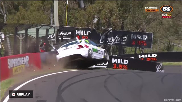 Smith Big Crash 2016 Dunlop V8 Supercars Bathurst