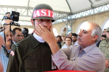 Şehit Babasından Askere: Kurban Olurum Size Ağlamayın