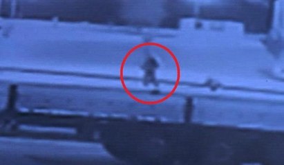 Uygulama yapan polise otomobil çarptı