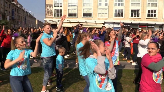 Flashmob place Gambetta pour Amiens capitale de la jeunesse 2019