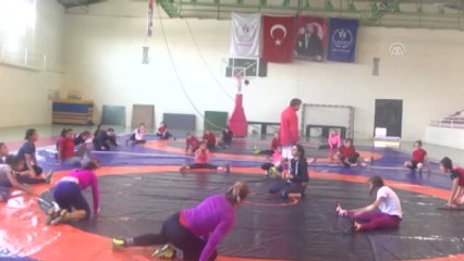 Minik Kızlar Balkan Güreş Şampiyonası'na Doğru