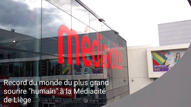 Record du monde du plus grand sourire humain à la Médiacité de Liège