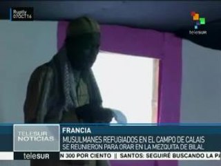 Francia: musulmanes refugiados en Calais se reúnen para orar