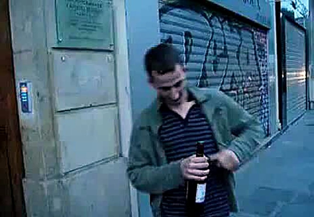 Como descorchar una botella de vino con un zapato