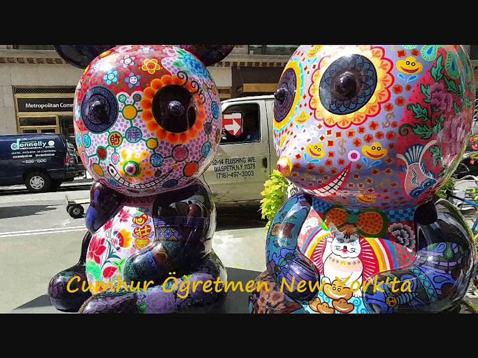 CUMHUR ÖĞRETMEN NEW YORK'ta "BİR SEVGİ ARIYORUM" CLİBİNİ ÇEKTİ