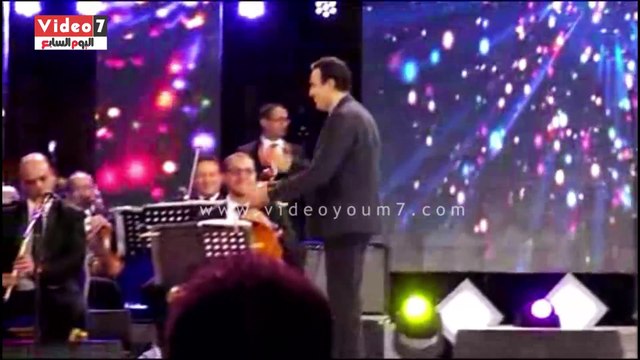 . صابر الرباعى ينهى حفل انتصارات أكتوبر بأغنية بحلف بسماها وبترابها