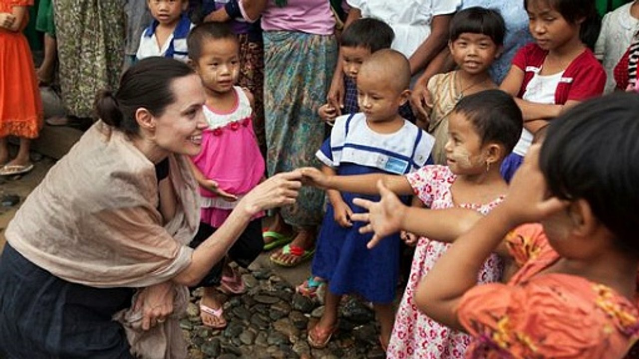 Angelina Jolie Biography