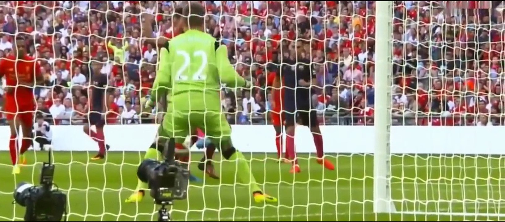 Cristiano Ronaldo vs Lionel Messi - 2016/2017/football skills