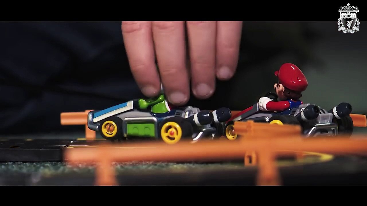 KOP KIDS - Balotelli plays scale trip