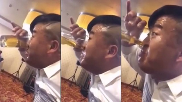 Ce mec boit une bière cul-sec par le nez