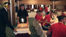 Diego Costa celebra su cumpleaños rodeado de sus compañeros de Selección
