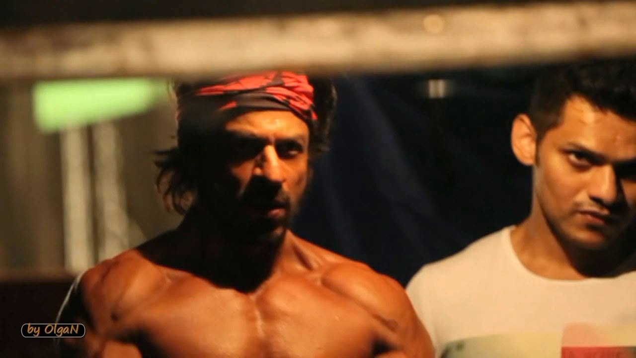 SRK [@iamsrk] ~ Физкульт-Привет :)