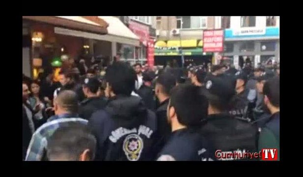 Kadıköy'de Ankara Garı anmasına polis müdahalesi