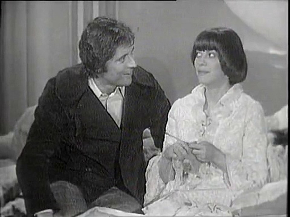 Mireille Mathieu et Sacha Distel - Sketch « Tricot » ( Top à Sacha Distel, 11.03.1972 )