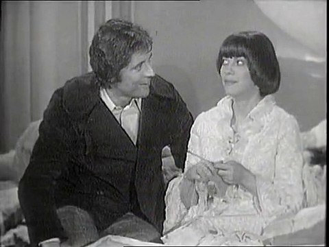 Mireille Mathieu et Sacha Distel - Sketch « Tricot » ( Top à Sacha Distel, 11.03.1972 )