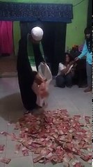 HEBOH Ustadz It Take Money 100 Thousands of Shopping Bags Gak Out-up!