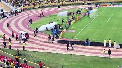 Enner Valencia simule un malaise pour échapper à la police