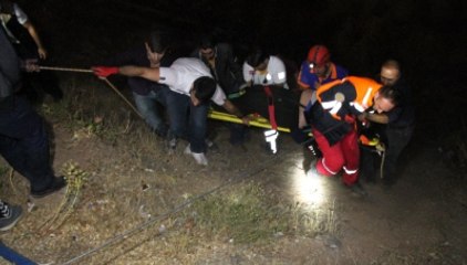Elazığ'da 50 Metrelik Uçuruma Yuvarlanan Kadını Ekipler Güçlükle Kurtardı
