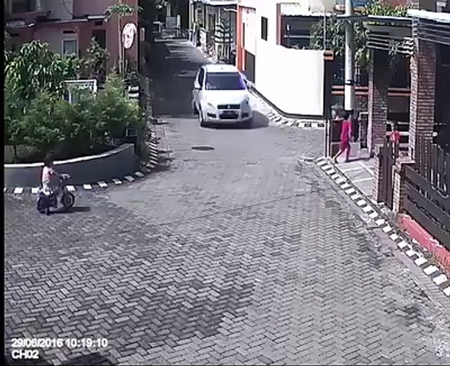 Öldürmeyen Allah Öldürmez. Allah does not kill to kill. Allah ne tue pas pour tuer.