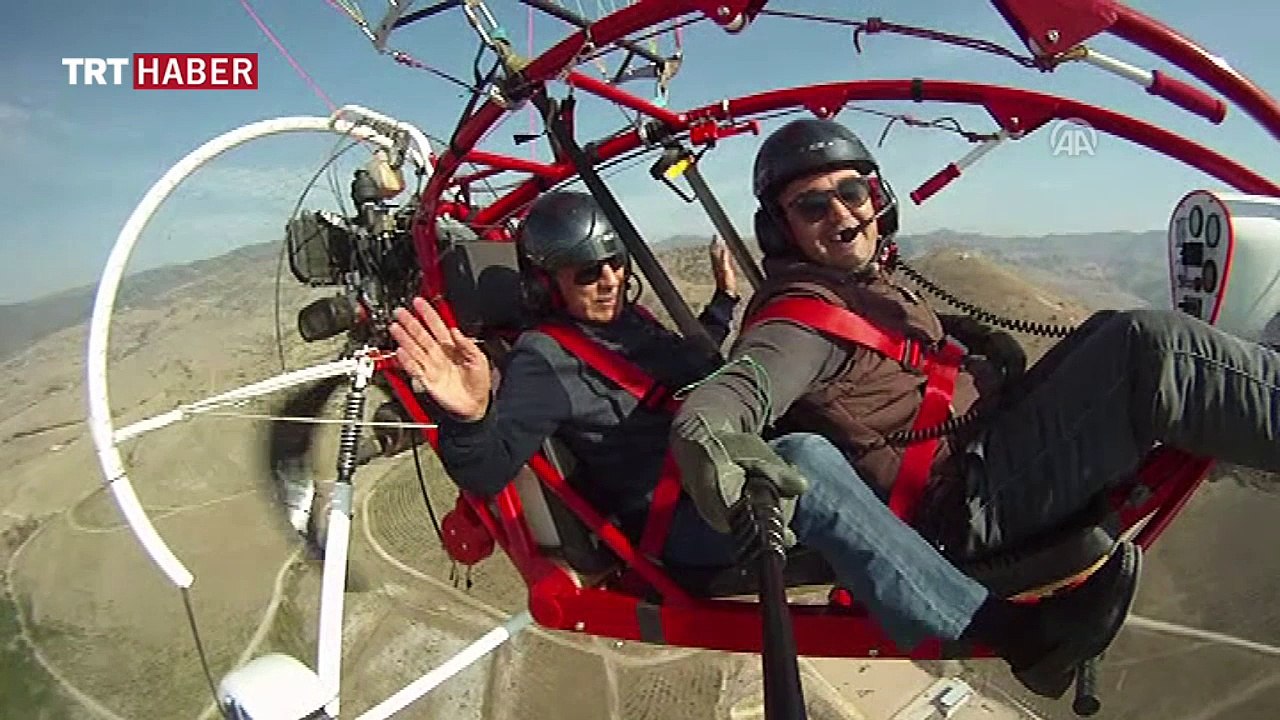 Görme engellilerin "yamaç paraşütü" keyfi