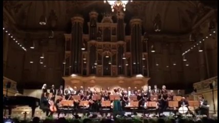 Zil Sal ve gül Endülüste raks ZTMC Tonhalle konserinden