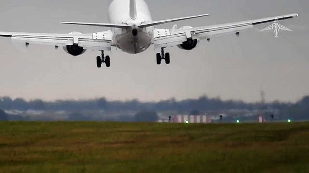Strong wind is almost crashing planes landing ... worth the pilot!