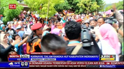 Ribuan Warga Indramayu Berebut Mangga di Karnaval Cimanuk