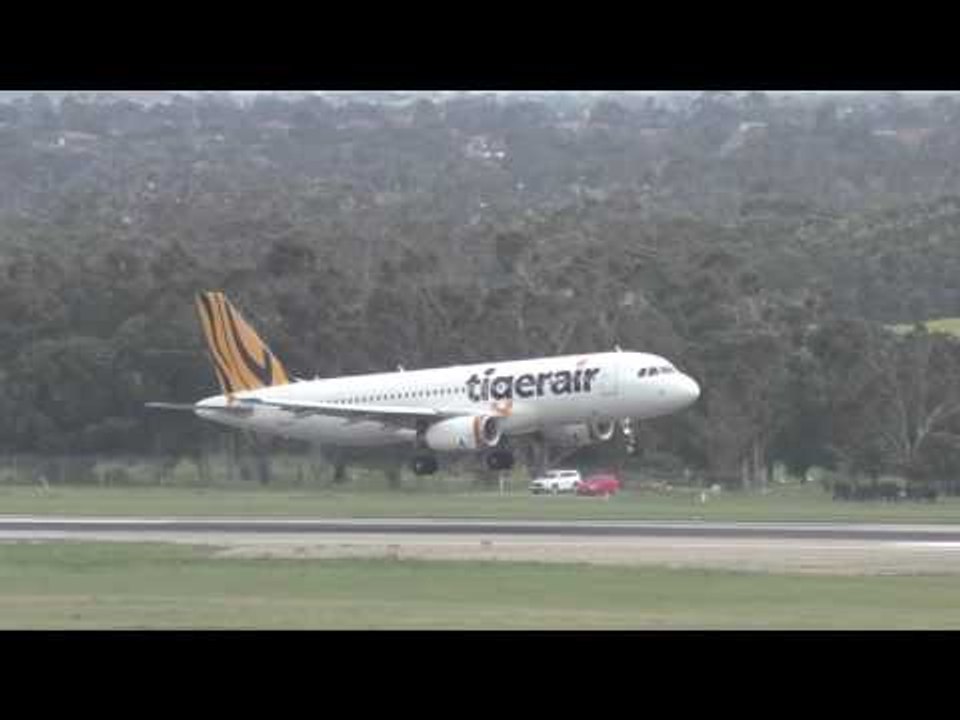 Pilots Navigate Cyclone-Strength Winds While Landing at Melbourne Airport