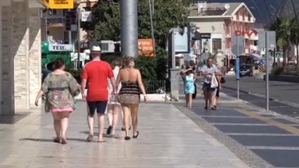 Marmaris'te Güzel Hava Plaj ve Sokakları Renklendirdi