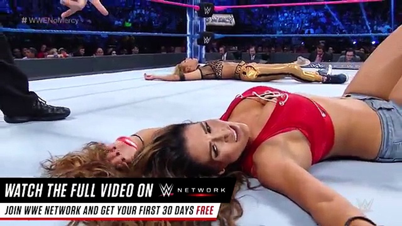 Nikki Bella shows off her weightlifting power v...