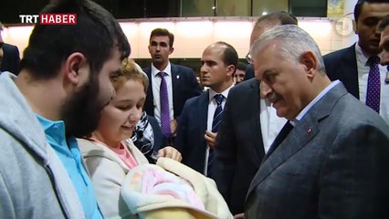 Başbakan Yıldırım, Bağcılar'da bir hastanede hasta ziyaretinde bulundu