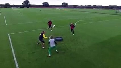 Buzz : l'entraînement étonnant des gardiens de Norwich City