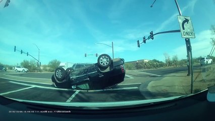 Quand un 4x4 se fait retourner juste devant toi... Crash flippant