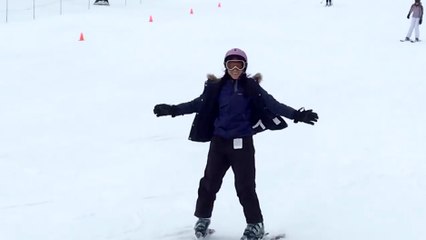 Fail - Cette jeune thaïlandaise essaye le ski pour la 1ère fois