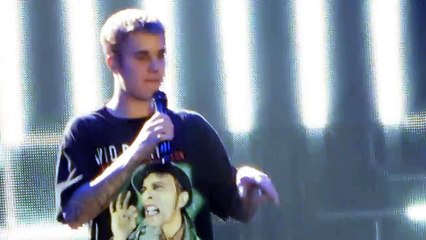 Justin Bieber - Boyfriend(LIVE Purpose World Tour @Belgium, Oct 06)