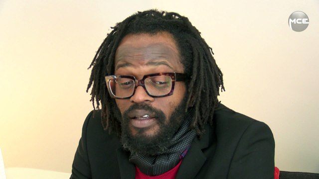 Du Tac au Tac Tu préfères : Tété a une préférence pour la vaisselle plutôt que l'aspirateur !