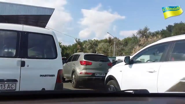 Смотрите сколько украинцев приехало на отдых в Крым.