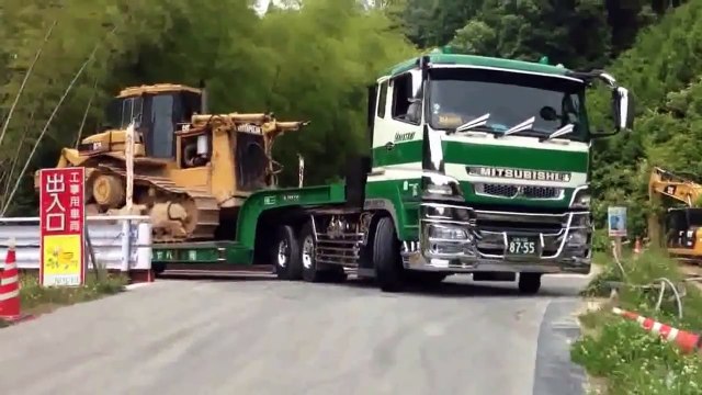 Begini Penampakan Truk Truk Canggih Pengangkut Alat Berat dan teknik Mengendarainya Bagian 1