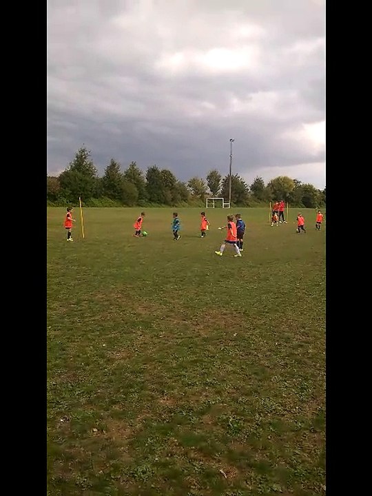 U6 - U7  à l'entraînement le samedi 8 octobre ils sont promèteurs une très bonne journée merci aux entraîneurs et dirigeants